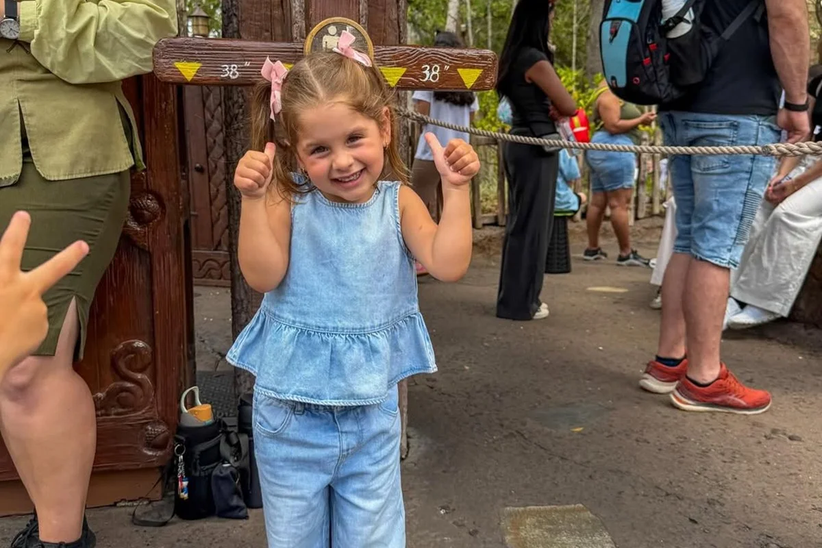 Virginia abre álbum de fotos com os filhos na Disney Virginia abre álbum de fotos com os filhos na Disney