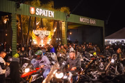 O Moto Bar Spaten é o mais noturno dos palcos, onde as festas seguem madrugada adentro. Em 2025, tem estrutura ampliada, visual mais imponente e moderno