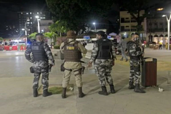 Primeira noite de toque de recolher tem ruas vazias em Salvador