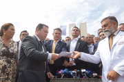 Parlamentares reunidos em repúdio a prisão domiciliar do ex-presidente Jair Bolsonaro