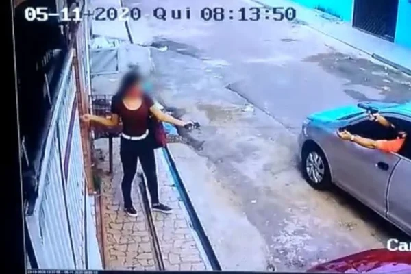 Assaltante que roubou mulher à mão armada, na porta de casa, no AM é preso