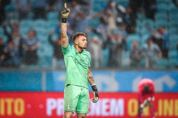 Cruzeiro x Grêmio: cinco jogadores já atuaram em ambos os times - destaque galeria