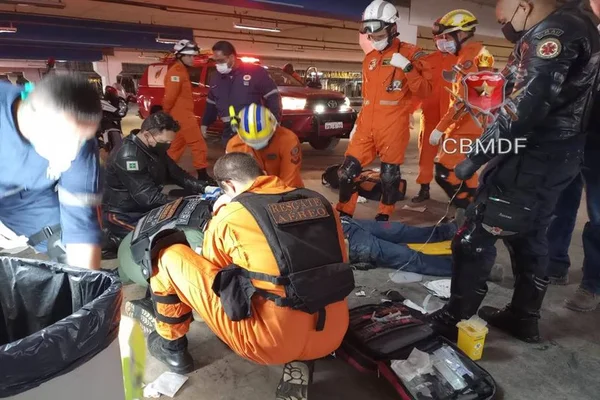 Vídeo. Homem é prensado por elevador hidráulico na Asa Norte