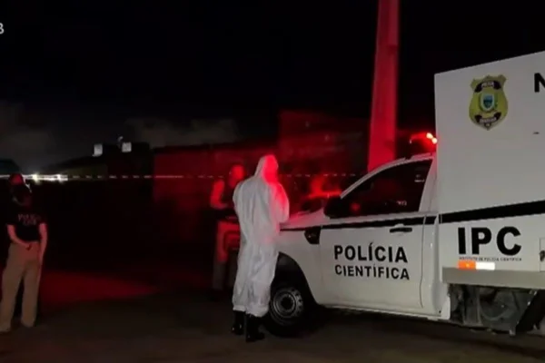 Imagem colorida, polícia no local para fazer a perícia-Metrópoles