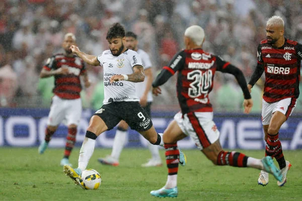 Com os clubes rachados, a Liga de futebol ainda é um sonho distante