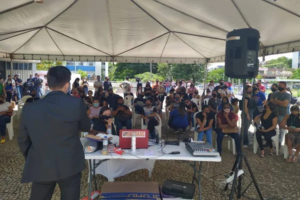 Após assembleia, servidores de assistência social do GDF decidem manter greve