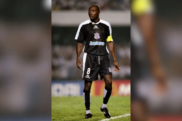 Foto colorida de Rincón, durante passagem pelo Corinthians - Metrópoles