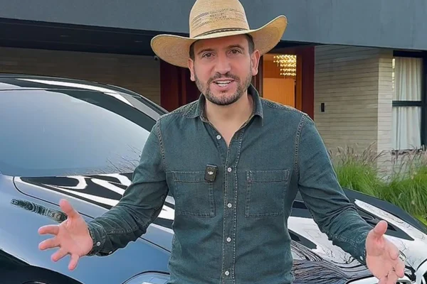 Cantor sertanejo Antony Corrêa, que faz dupla com Gabriel, desabafa após incêndio em casa: "Livramento" - Metrópoles