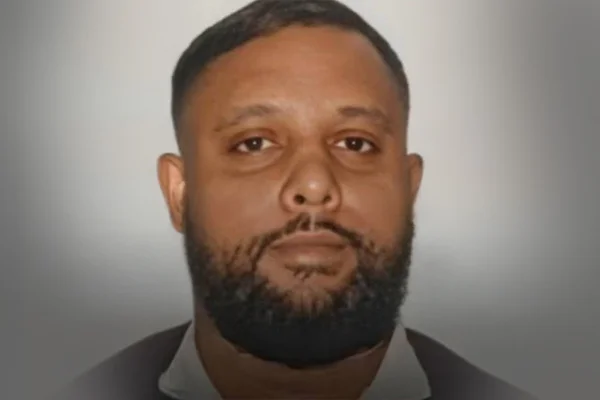 Rafael Ventura, homem morto em Porto de Galinhas. Na imagem, um homem negro, de barba escura - Metrópoles