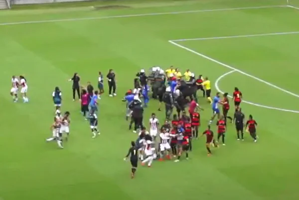 Briga entre jogadoras do Náutico e Sport
