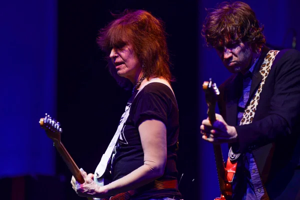 Chrissie Hynde dedica música a Oscar Niemeyer em show em Brasília