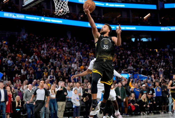 Curry dá show em triunfo dos Warriors sobre Cleveland