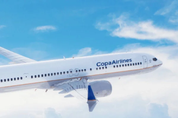 Foto colorida de avião da empresa Copa Airlines - Metrópoles