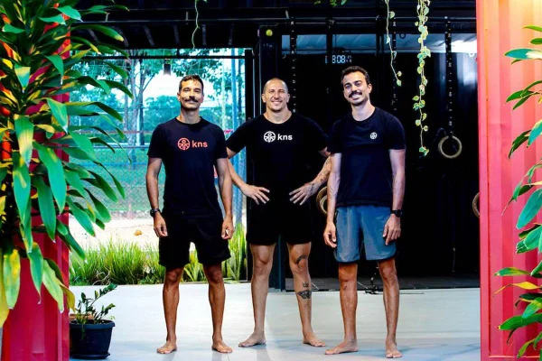 Calistenia: educadores físicos ensinam como fazer o exercício em casa