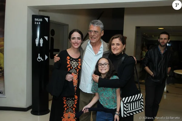 Filha de Marieta Severo e Chico Buarque revela dificuldades financeiras