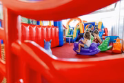 Os pimpolhos aproveitaram os brinquedos 
