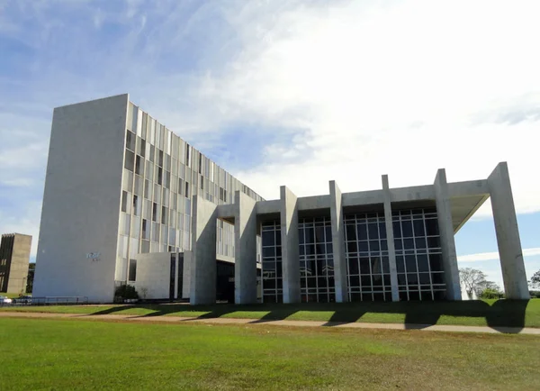 Tribunal de Contas do DF aponta irregularidades na compra de materiais pela Secretaria de Saúde