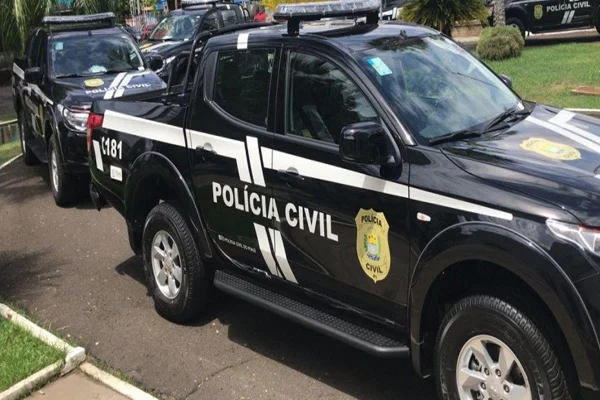 Imagem colorida, viaturas da Polícia Civil - Metrópoles