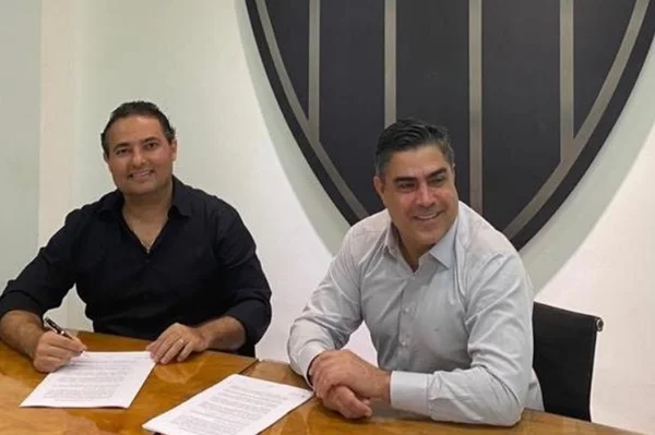Alexandre Mattos ao lado de Sette Câmara, presidente do Atlético-MG