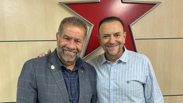 Presidente do PDT, Carlos Lupi, e presidente do PT, Edinho Silva