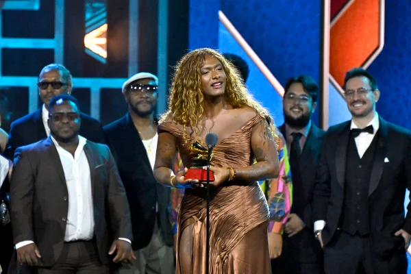 Liniker Grammy latino moda - metrópoles