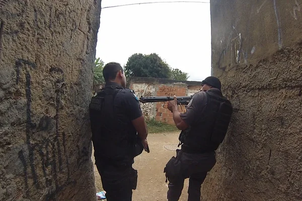 Número de mortos pela polícia do Rio aumenta 46%, diz estudo
