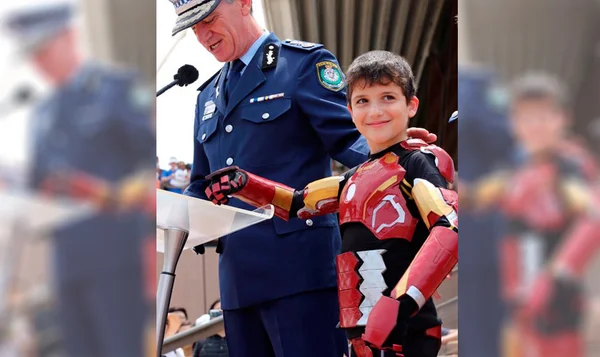 Menino com doença degenerativa realiza sonho de se tornar Homem de Ferro por um dia