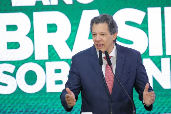 O ministro da Fazenda Fernando Haddad discursa durante evento de assinatura do Plano Brasil Soberano Metropoles