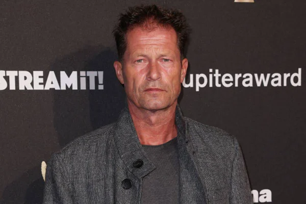 Til Schweiger, de Bastardos Inglórios, é acusado de abuso por 50 pessoas
