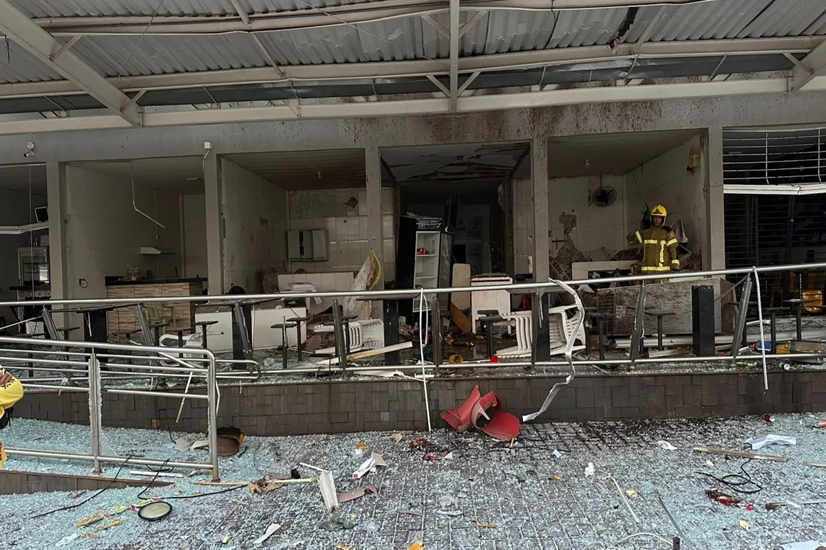 Três pessoas ficam feridas após explosões em boxes de rodoviária no GO - imagem 4 Três pessoas ficam feridas após explosões em boxes de rodoviária no GO - imagem 4