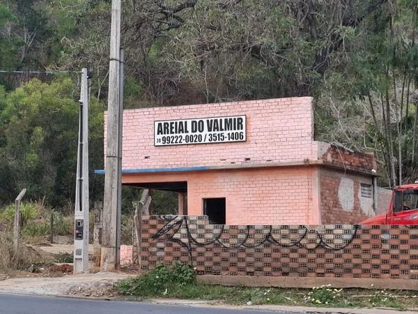 Flagrante da invasão de galpão da Itapemirim