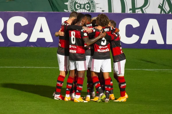 Flamengo bate Coritiba e vence a primeira sob o comando de Domènec Torrent