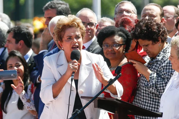 Dilma diz em entrevista à imprensa estrangeira que acredita em defesa