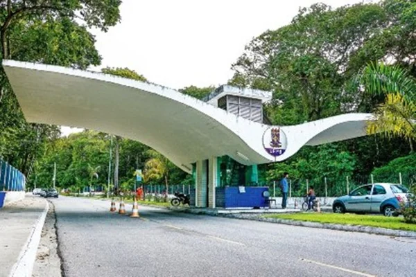 Estudante é estuprado em banheiro de Universidade Federal
