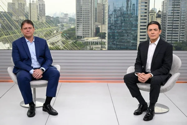 Tarcísio recua sobre 60% de alunos em tempo integral: “Pé no chão”