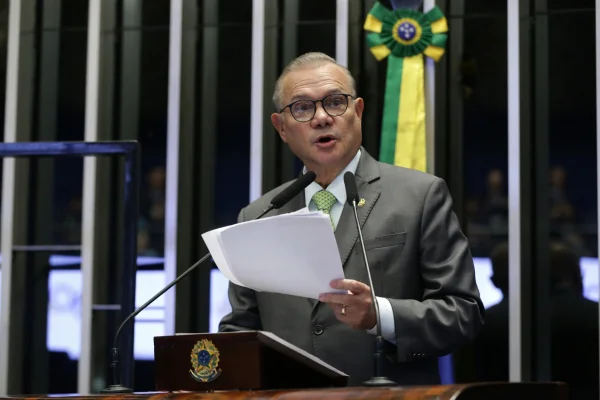 O senador Wellington Fagundes (PL-MT) durante discurso no plenário.