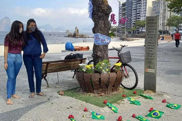 Filhas de juíza Patrícia Acioli relembram assassinato da magistrada em ato