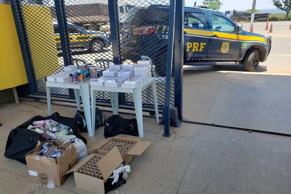 PRF flagra dupla com R$ 50 mil em mercadorias ilegais na BR-060