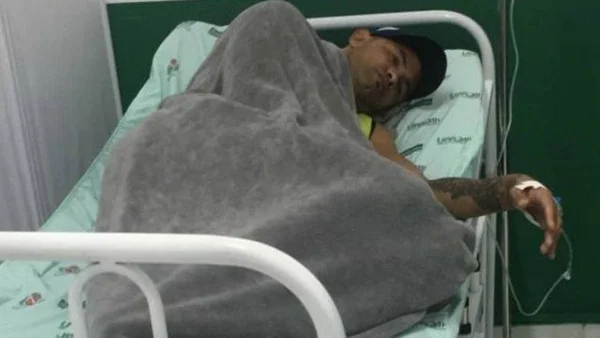 Goleiro Bruno e outros 19 atletas são internados por intoxicação alimentar