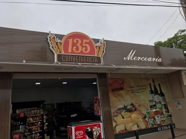 Bandidos usam facão para assaltar padaria em Arniqueiras. Veja vídeo
