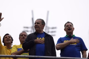 Silas Malafaia canta o hino nacional na Avenida Paulista