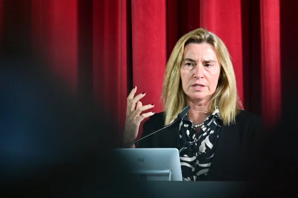 imagem colorida federica mogherini