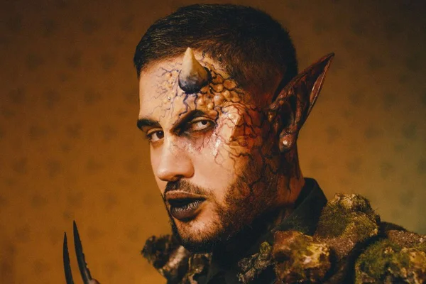 Kevinho revela capa aterrorizante de seu novo single e impressiona fãs