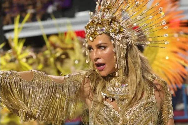 Luana Piovani é ovacionada em retorno ao Carnaval do Rio de Janeiro