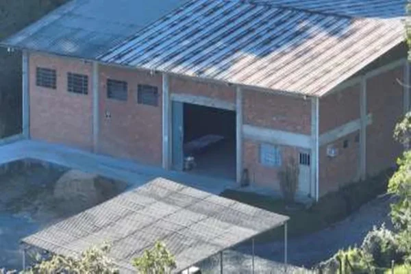 Britânico procurado pela Interpol é preso por comandar “bunker do pó”