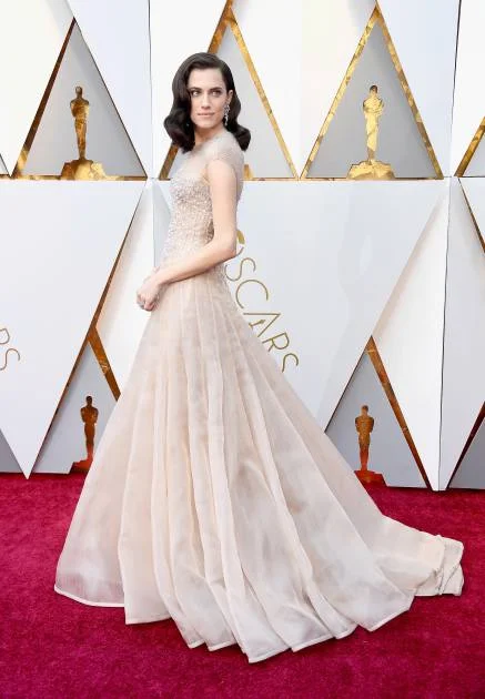 Allison Williams, de Armani Privé Allison Williams, de Armani Privé
