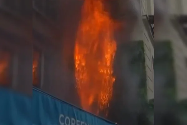 Imagem colorida de incêndio em restaurante