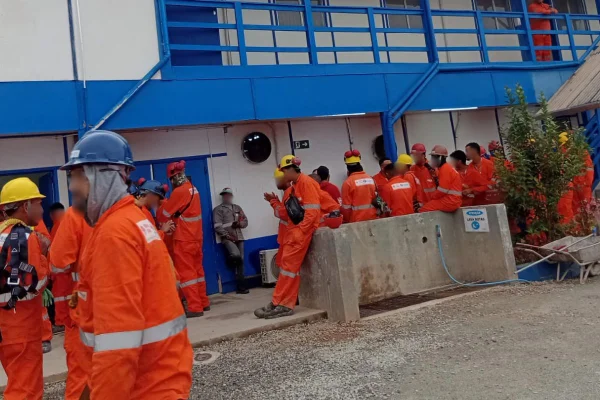 Mais de 30 operários do Metrô relatam sintomas como diarreia severa após consumo de marmitas. Vigilância Sanitária constatou irregularidades - Metrópoles