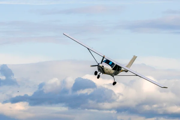 Piloto e criança de 8 anos morrem em queda de avião no RS