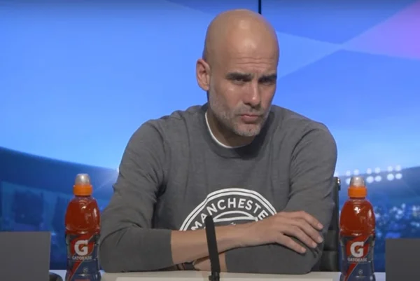 Pep Guardiola, técnico do Manchester City, durante entrevista coletiva